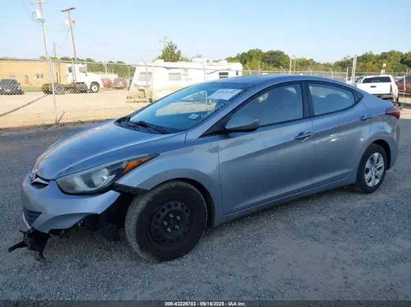 5NPDH4AE9GH687472 2016 HYUNDAI ELANTRA - Image 2