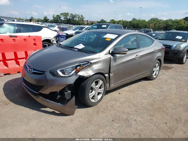 5NPDH4AE9GH691327 2016 HYUNDAI ELANTRA - Image 2