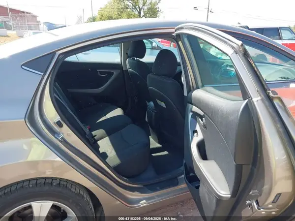 5NPDH4AE9GH691327 2016 HYUNDAI ELANTRA - Image 8