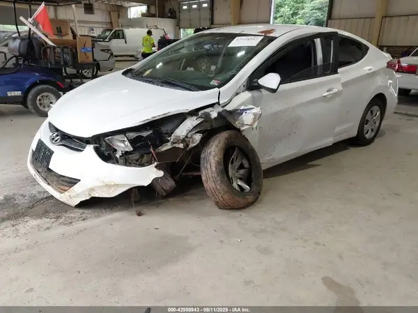 5NPDH4AE9GH692364 2016 HYUNDAI ELANTRA - Image 2