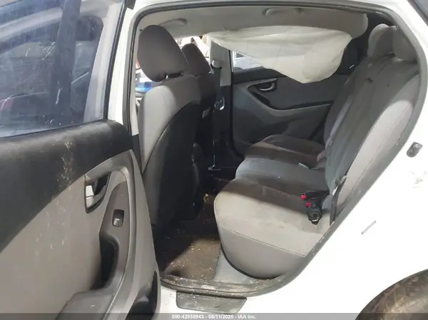 5NPDH4AE9GH692364 2016 HYUNDAI ELANTRA - Image 8