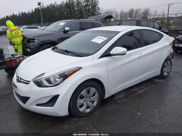 5NPDH4AE9GH692378 2016 HYUNDAI ELANTRA - Image 2