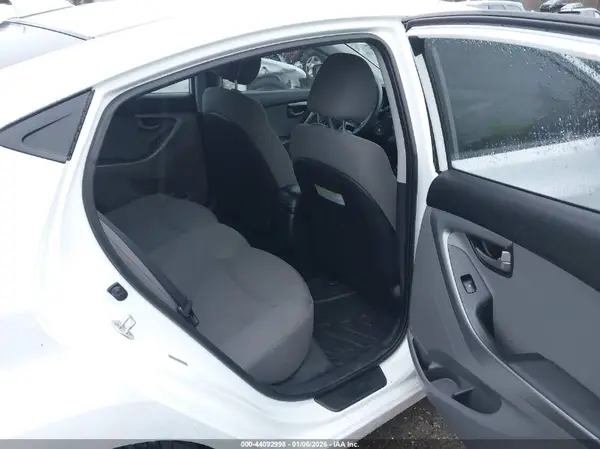 5NPDH4AE9GH692378 2016 HYUNDAI ELANTRA - Image 8