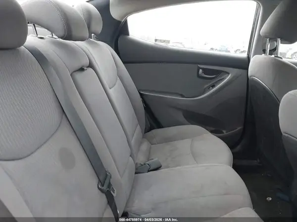 5NPDH4AE9GH694647 2016 HYUNDAI ELANTRA - Image 8