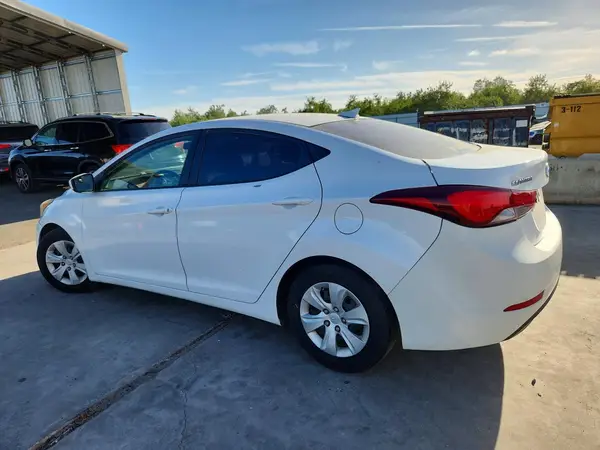 5NPDH4AE9GH695572 2016 HYUNDAI ELANTRA - Image 2