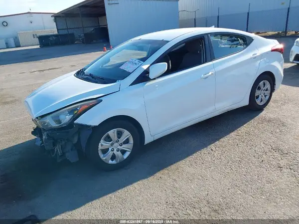 5NPDH4AE9GH695765 2016 HYUNDAI ELANTRA - Image 2