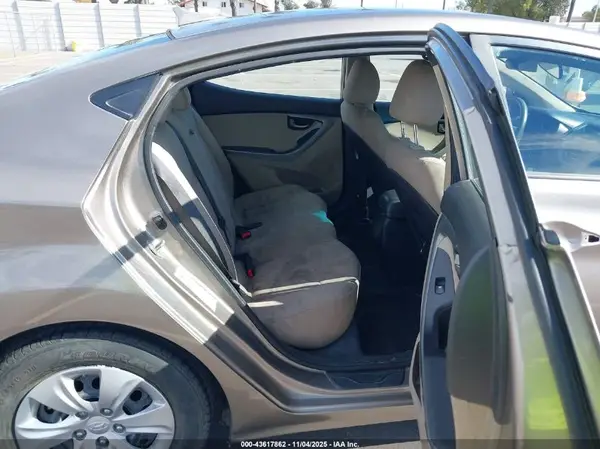 5NPDH4AE9GH696785 2016 HYUNDAI ELANTRA - Image 8