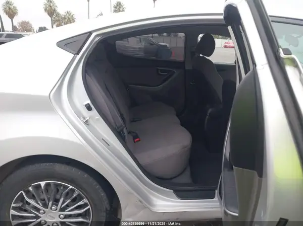5NPDH4AE9GH701919 2016 HYUNDAI ELANTRA - Image 8