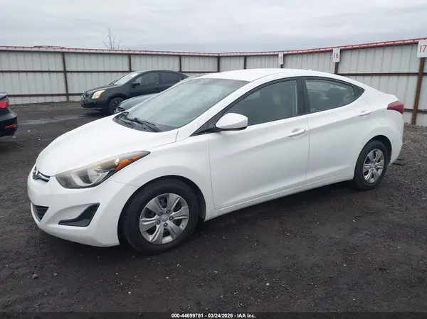 5NPDH4AE9GH702858 2016 HYUNDAI ELANTRA - Image 2