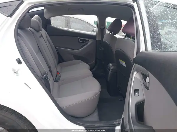 5NPDH4AE9GH702858 2016 HYUNDAI ELANTRA - Image 8