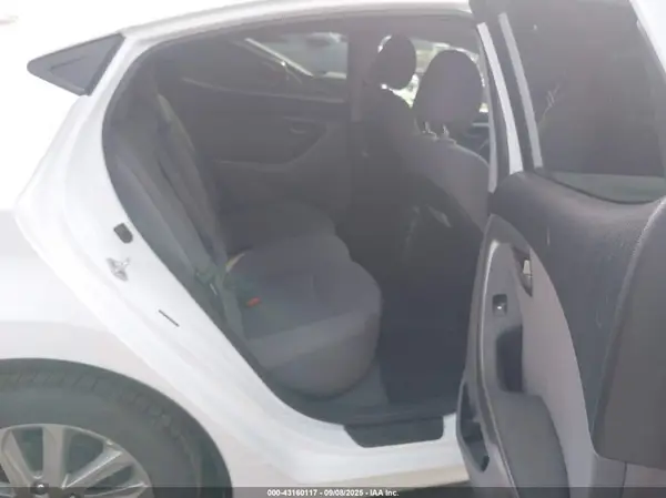 5NPDH4AE9GH703265 2016 HYUNDAI ELANTRA - Image 8