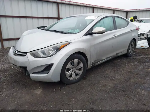 5NPDH4AE9GH703363 2016 HYUNDAI ELANTRA - Image 2