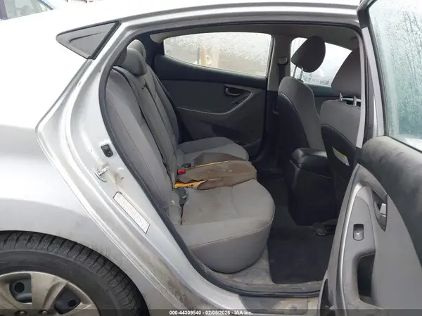 5NPDH4AE9GH703363 2016 HYUNDAI ELANTRA - Image 8