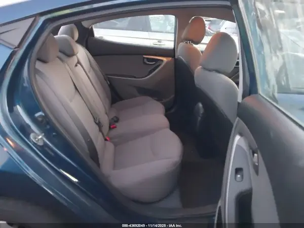 5NPDH4AE9GH703489 2016 HYUNDAI ELANTRA - Image 8
