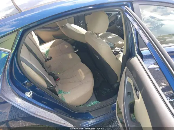 5NPDH4AE9GH705274 2016 HYUNDAI ELANTRA - Image 8