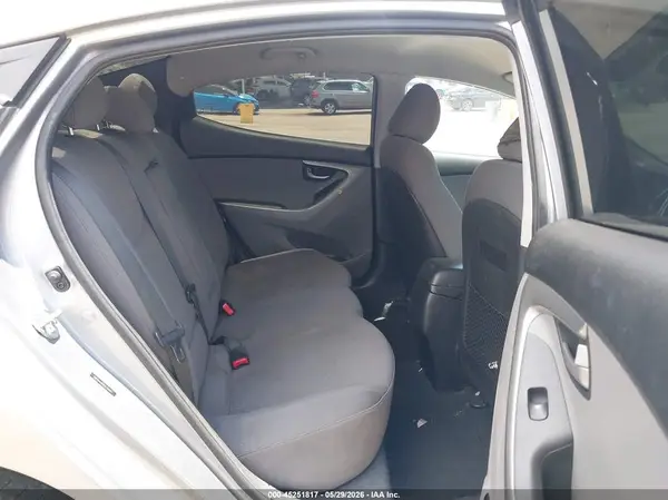 5NPDH4AE9GH709017 2016 HYUNDAI ELANTRA - Image 8