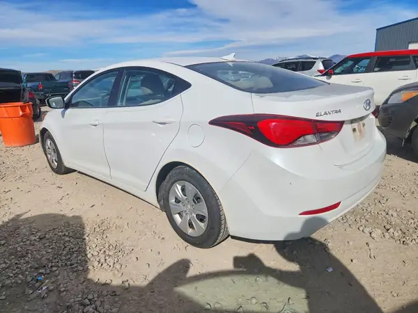 5NPDH4AE9GH711348 2016 HYUNDAI ELANTRA - Image 2