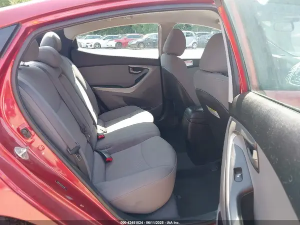 5NPDH4AE9GH711804 2016 HYUNDAI ELANTRA - Image 8