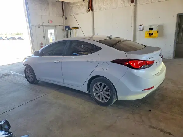 5NPDH4AE9GH711852 2016 HYUNDAI ELANTRA - Image 2