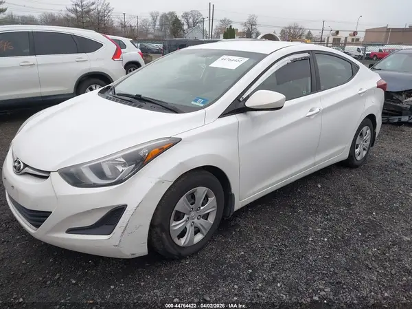 5NPDH4AE9GH713584 2016 HYUNDAI ELANTRA - Image 2