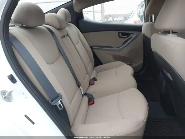 5NPDH4AE9GH713584 2016 HYUNDAI ELANTRA - Image 8