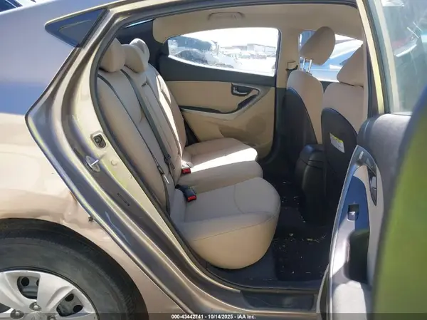 5NPDH4AE9GH714380 2016 HYUNDAI ELANTRA - Image 8