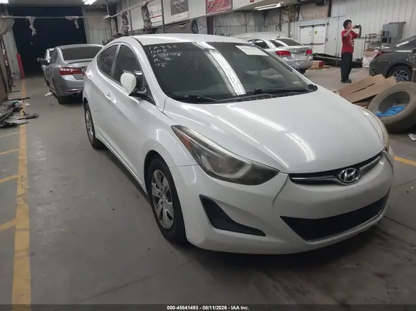 5NPDH4AE9GH715156 2016 HYUNDAI ELANTRA - Image 1