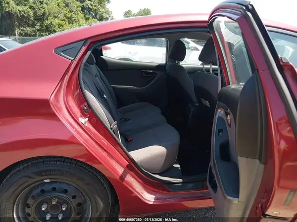 5NPDH4AE9GH717909 2016 HYUNDAI ELANTRA - Image 8