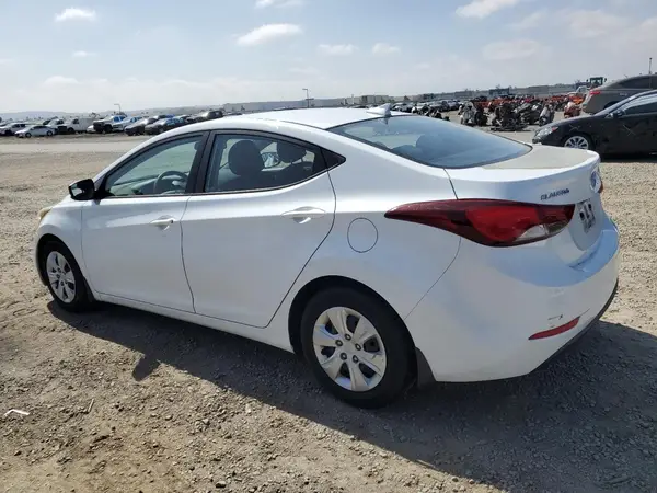 5NPDH4AE9GH719675 2016 HYUNDAI ELANTRA - Image 2