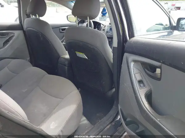 5NPDH4AE9GH719899 2016 HYUNDAI ELANTRA - Image 8