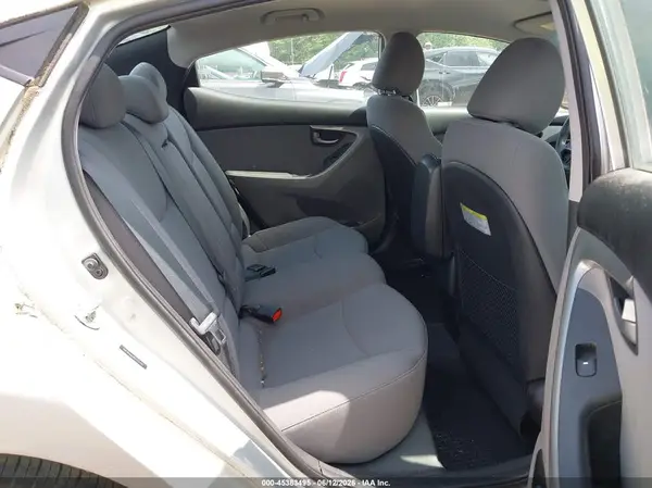 5NPDH4AE9GH722415 2016 HYUNDAI ELANTRA - Image 8