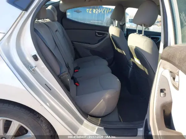 5NPDH4AE9GH722575 2016 HYUNDAI ELANTRA - Image 8