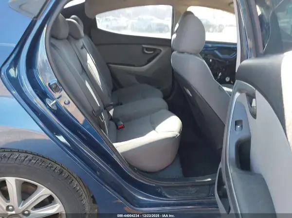 5NPDH4AE9GH723578 2016 HYUNDAI ELANTRA - Image 8