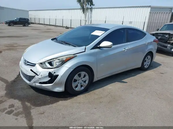 5NPDH4AE9GH725783 2016 HYUNDAI ELANTRA - Image 2