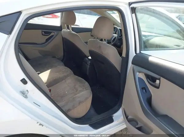 5NPDH4AE9GH725900 2016 HYUNDAI ELANTRA - Image 8
