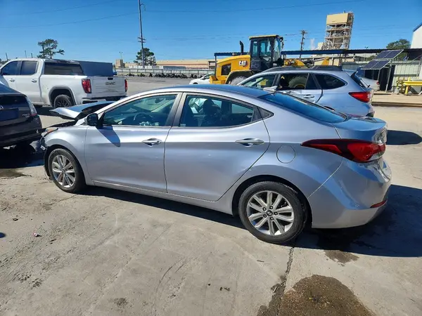5NPDH4AE9GH729896 2016 HYUNDAI ELANTRA - Image 2