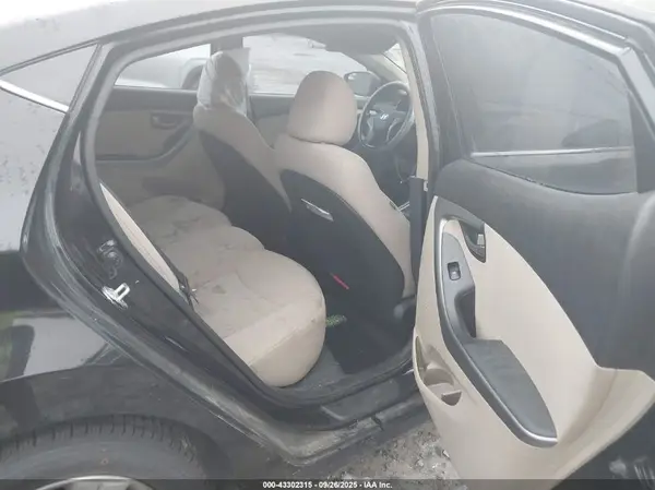 5NPDH4AE9GH731874 2016 HYUNDAI ELANTRA - Image 8