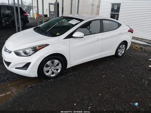 5NPDH4AE9GH732491 2016 HYUNDAI ELANTRA - Image 2