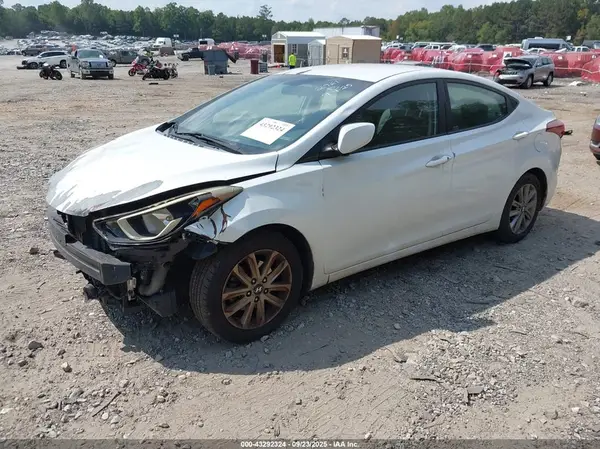 5NPDH4AE9GH732961 2016 HYUNDAI ELANTRA - Image 2