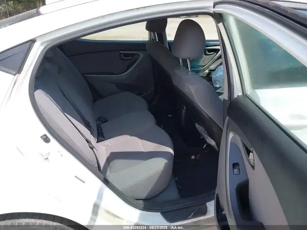 5NPDH4AE9GH732961 2016 HYUNDAI ELANTRA - Image 8