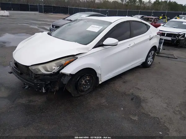 5NPDH4AE9GH733768 2016 HYUNDAI ELANTRA - Image 2