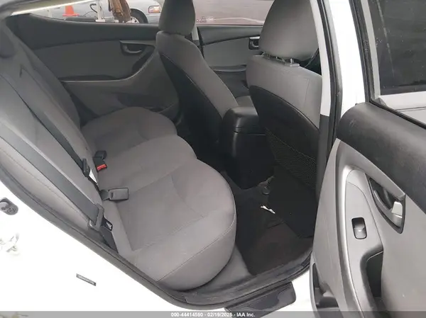 5NPDH4AE9GH733768 2016 HYUNDAI ELANTRA - Image 8