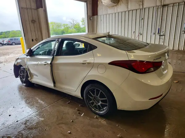 5NPDH4AE9GH736461 2016 HYUNDAI ELANTRA - Image 2