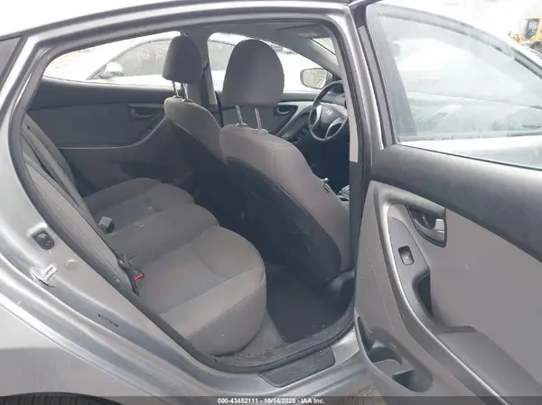 5NPDH4AE9GH736623 2016 HYUNDAI ELANTRA - Image 8