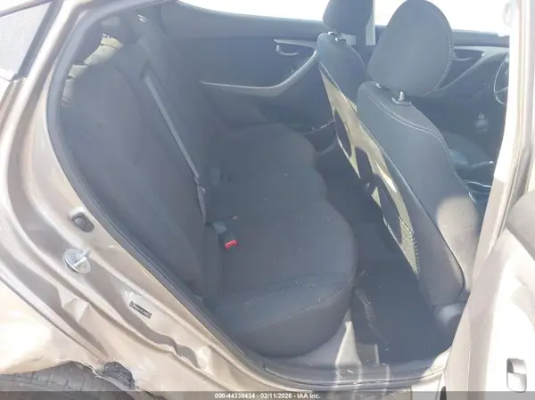 5NPDH4AE9GH740607 2016 HYUNDAI ELANTRA - Image 8