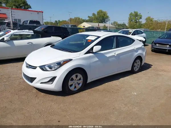 5NPDH4AE9GH741658 2016 HYUNDAI ELANTRA - Image 2