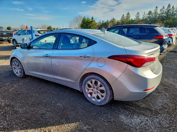 5NPDH4AE9GH743569 2016 HYUNDAI ELANTRA - Image 2