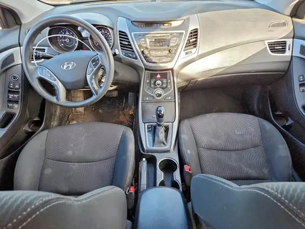 5NPDH4AE9GH743569 2016 HYUNDAI ELANTRA - Image 8