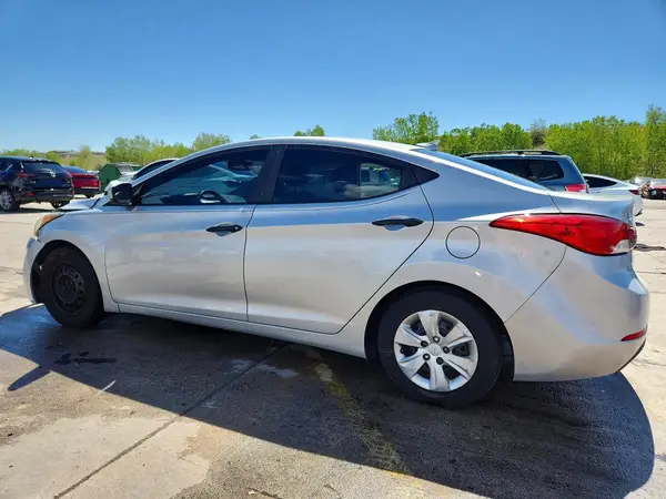 5NPDH4AE9GH746469 2016 HYUNDAI ELANTRA - Image 2