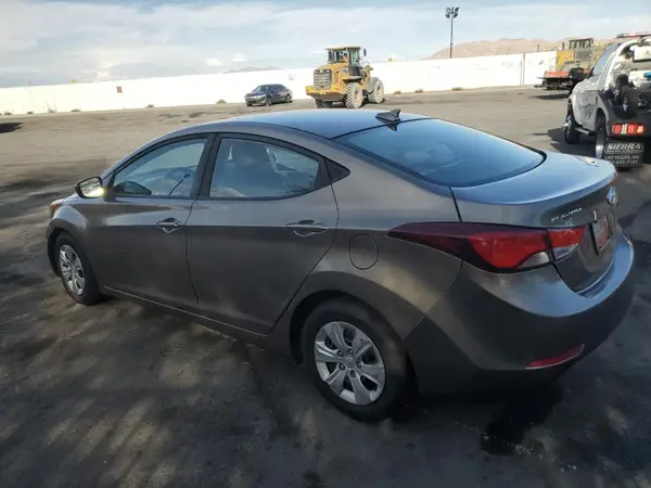 5NPDH4AE9GH746990 2016 HYUNDAI ELANTRA - Image 2